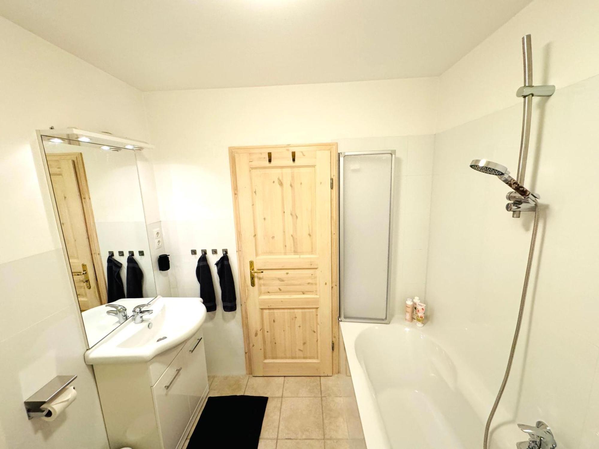 Superhosts Zentrum - Parkplatz - Badewanne - Netflix - Kaffee BRE Esterno foto